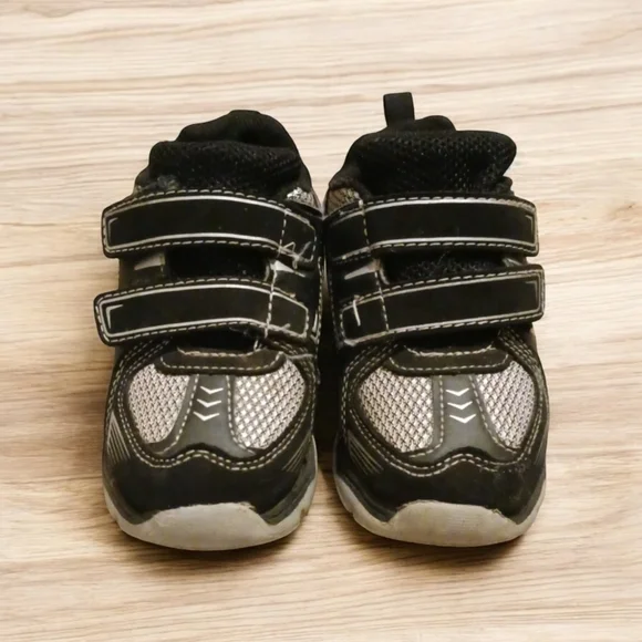 Boy's Toddler Sneakers Size 10 - Picture 1 of 3